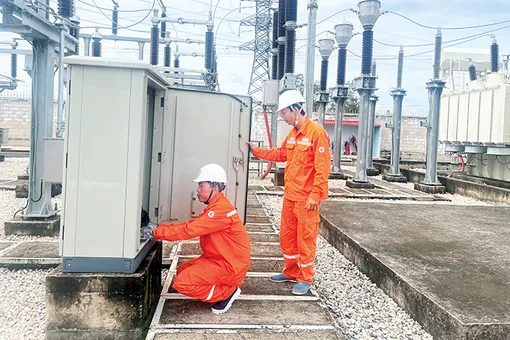 Bảo vệ công trình điện, sẵn sàng ứng phó trước mưa bão