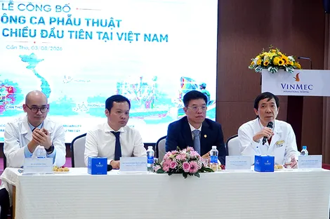 Bác sĩ Cần Thơ tham gia ca phẫu thuật robot từ xa hai chiều lần đầu tiên thực hiện tại Việt Nam