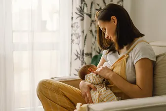 Nuôi con bằng sữa mẹ - một khởi đầu khỏe mạnh cho trẻ em