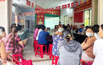 លើក​កម្ពស់​ការ​យល់​ដឹង​អំ​ពី​ថែ​ទាំ​សុខ​ភាព​បន្ត​ពូជ​ចំ​ពោះ​នា​រី​នៅ​ឃុំ​ធ្វឹង​ហ្វា​