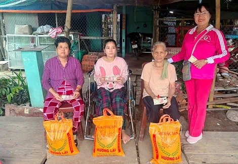 Tặng gần 5.000 phần quà đến phụ nữ, trẻ em hoàn cảnh khó khăn