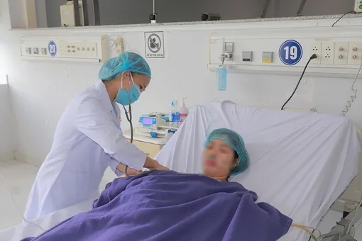 Chữa trị thành công cho bệnh nhân nhiễm não mô cầu đa biến chứng đe dọa tính mạng