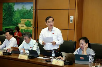 Ông Đào Chí Nghĩa, Phó trưởng đoàn chuyên trách Đoàn Đại biểu Quốc hội TP Cần Thơ, góp ý dự án Luật sửa đổi, bổ sung một số điều của Luật Kiến trúc