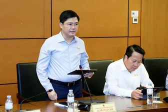 Đại biểu Quốc hội Nguyễn Tuấn Anh, Phó Bí thư Thành ủy Cần Thơ, góp ý về dự án Luật sửa đổi, bổ sung một số điều của Luật Kiến trúc