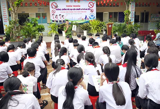 Đẩy mạnh tuyên truyền pháp luật và phòng, chống tệ nạn xã hội trong trường học