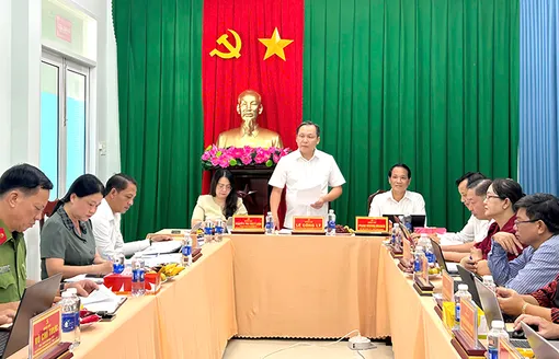 Thường trực UBND thành phố giám sát việc sắp xếp các khu vực tại phường Long Phú 1