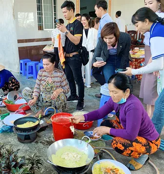 Bánh xèo củ hủ khóm