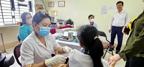 Tăng cường tiêm bù vắc-xin cho học sinh mầm non, tiểu học