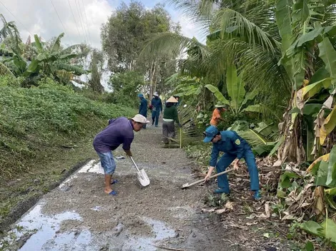 Sửa chữa tuyến lộ kênh Ba Tánh, góp phần bảo đảm an toàn giao thông