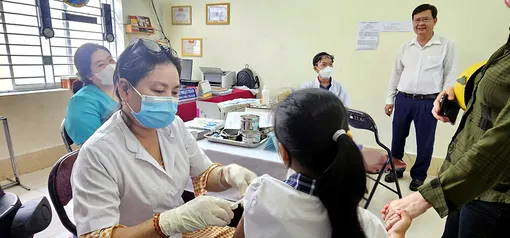 Tăng cường tiêm bù vắc-xin cho học sinh mầm non, tiểu học