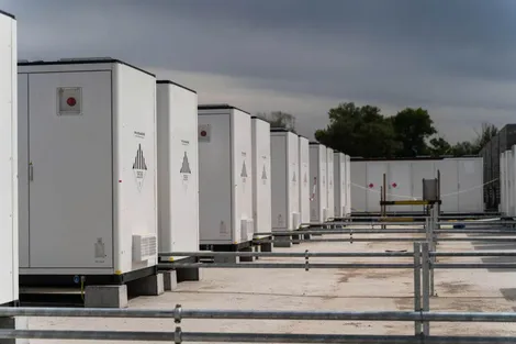 EU tăng tốc phát triển pin lưu trữ để giảm lãng phí điện gió và điện Mặt Trời
