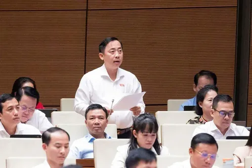 Ông Đào Chí Nghĩa, Phó Trưởng đoàn chuyên trách Đoàn Đại biểu Quốc hội TP Cần Thơ, góp ý dự án Luật Dầu khí (sửa đổi)
