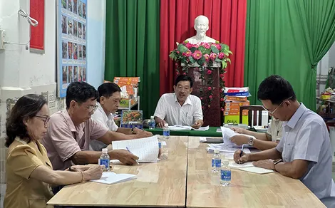 Gương mẫu làm để dân tin