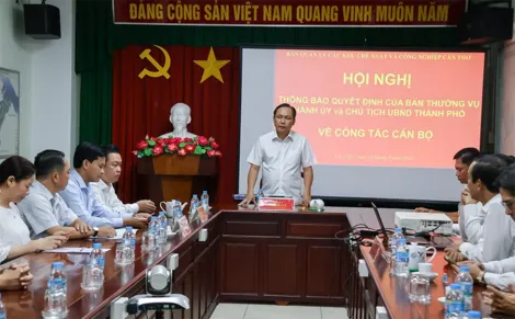Thông báo các quyết định về công tác cán bộ tại Ban Quản lý các Khu chế xuất và Công nghiệp Cần Thơ và Văn phòng UBND thành phố
