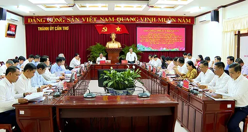 Thường trực Thành ủy Cần Thơ họp giao ban với lãnh đạo các cơ quan tham mưu, giúp việc Thành ủy, Trường Chính trị TP Cần Thơ, Báo và Phát thanh, Truyền hình Cần Thơ