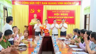 Trao quyết định điều động cán bộ tại xã Hiệp Hưng