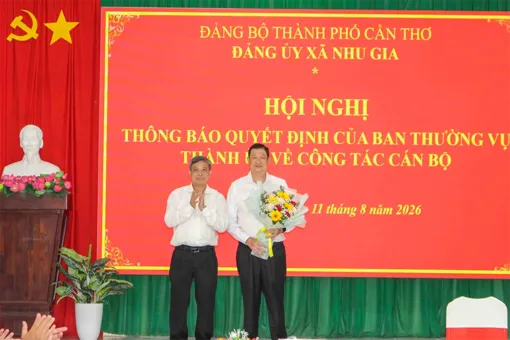 Phó Bí thư Thường trực Thành ủy Đồng Văn Thanh thông báo quyết định cán bộ tại xã Nhu Gia