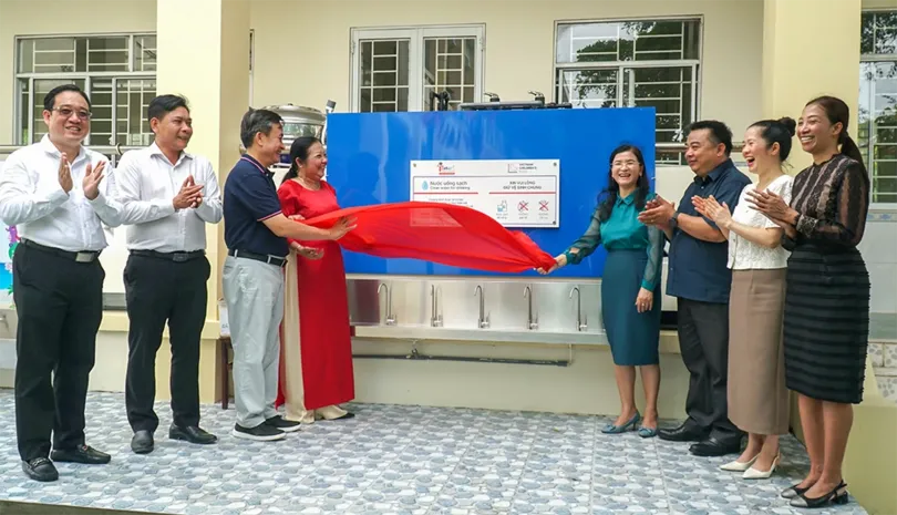 Bàn giao hệ thống lọc nước tại Trường Tiểu học Thị trấn Ngã Sáu