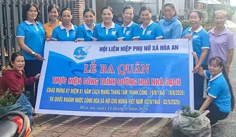 Ra quân thực công trình “Tuyến đường hoa - Nhà sạch”