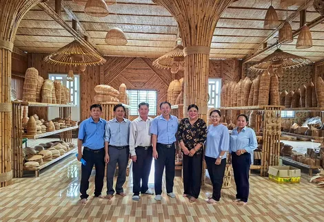 Giữ “lửa” làng nghề, xây dựng nông thôn hiện đại