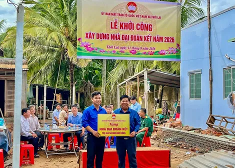 Khởi công xây dựng, trao tặng nhà Đại đoàn kết
