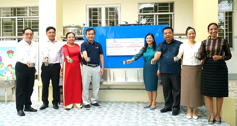 Bàn giao hệ thống lọc nước tại Trường Tiểu học Thị trấn Ngã Sáu