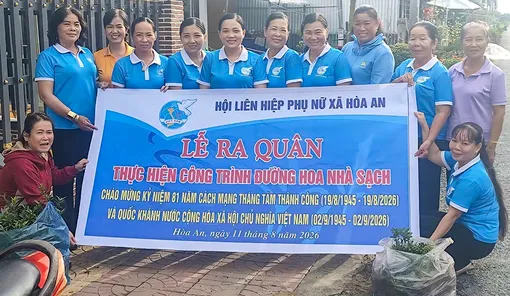 Ra quân thực công trình “Tuyến đường hoa - Nhà sạch”
