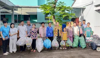 Đổi rác tái chế - nhận nhu yếu phẩm