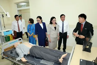 Đoàn công tác Trung ương khảo sát mô hình đại học ngoài công lập tại Cần Thơ