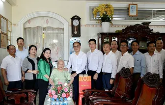 Bộ Nội vụ tri ân người có công với cách mạng, trao xe đạp tặng học sinh khó khăn tại TP Cần Thơ