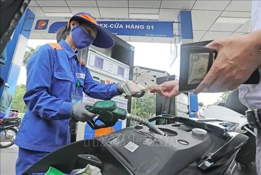 Giá xăng giảm gần 500 đồng/lít từ chiều 13/8
