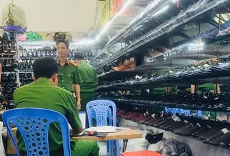 Mua bán giày dép giả các thương hiệu nổi tiếng, chủ cơ sở bị khởi tố