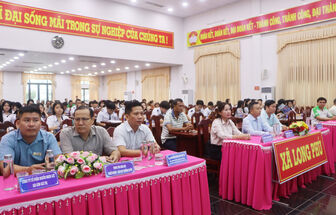 ទាក់​ទាញ​ ៣៤៥ នាក់​ ចូល​រួម​ក្នុង​ពិ​ធី​ដោះ​ដូរ​ការ​ងារ​ធ្វើ​នៅ​ឃុំ​ឡុង​ភូ​