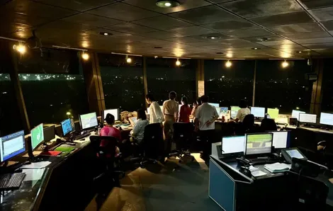 Có 21 chuyến bay bị ảnh hưởng bởi diều gắn đèn thả gần Sân bay Tân Sơn Nhất