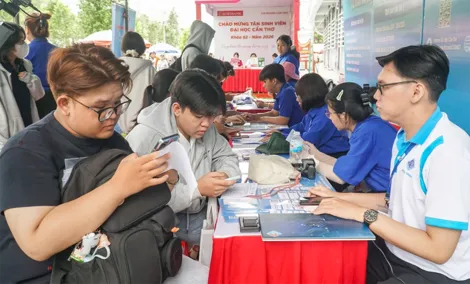 Hơn 1.500 thí sinh làm thủ tục nhập học tại Đại học Cần Thơ trong ngày đầu