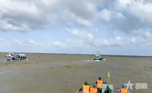 Bộ đội Biên phòng TP Cần Thơ cứu 5 ngư dân cùng tàu cá gặp nạn trên biển