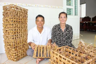 Trân trọng “người bên cạnh”