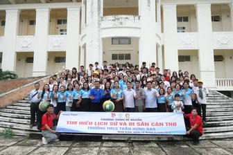 Tháng Tám về nguồn