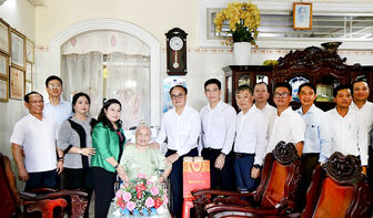 ក្រ​សួង​មហា​ផ្ទៃ​តប​ស្នង​ចំ​ពោះ​អ្នក​មាន​សគុណ​នឹង​បដិវត្តន៍ ជូន​កង់​ដល់​សិស្សា​នុសិស្ស​ដែល​មាន​ស្ថាន​ភាព​ក្រ​លំ​បាក​នៅ​ទី​ក្រុង​កឹង​ធើ​