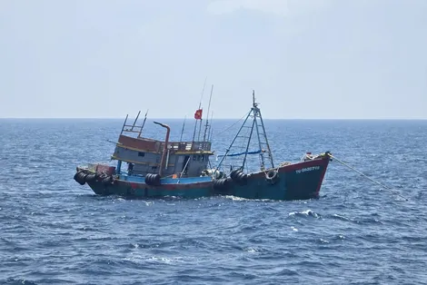 Bắt giữ tàu vận chuyển trái phép khoảng 130.000 lít dầu D.O