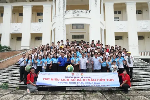 Tháng Tám về nguồn