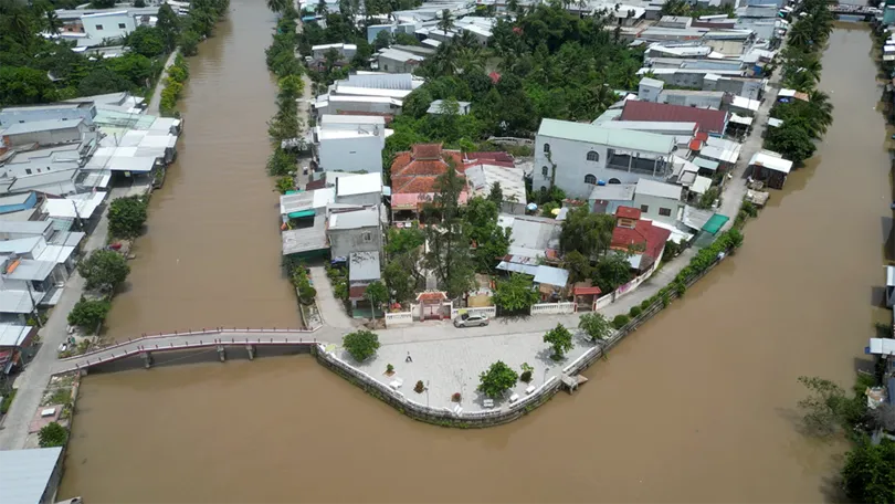 Chuyện bên bảy dòng kinh