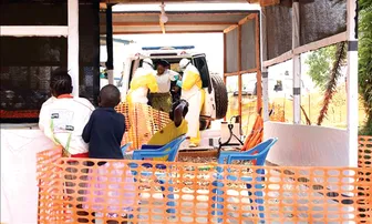 Mỗi 30 phút lại có 1 người chết vì Ebola