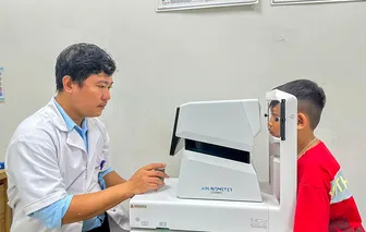 Mua kính cận chất lượng cho trẻ
