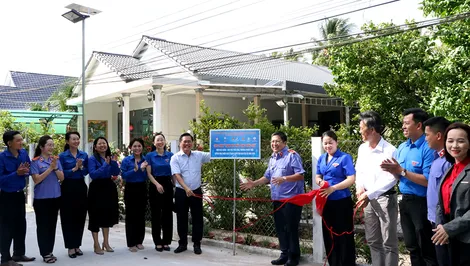 Khánh thành công trình “Thanh niên thắp sáng đường quê”