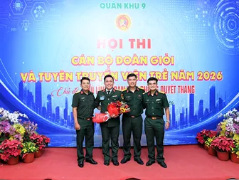 Chính trị viên đại đội gương mẫu
