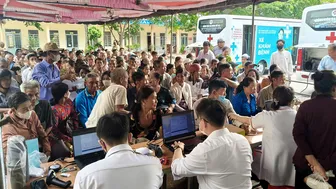 Khám sức khỏe định kỳ miễn phí cho người dân phường Ninh Kiều và xã Xà Phiên