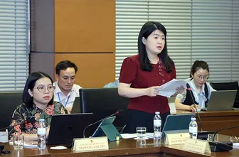 Bà Phạm Thị Minh Huệ, đại biểu Quốc hội đơn vị TP Cần Thơ, góp ý định hướng chính sách sửa đổi Luật Đất đai năm 2024