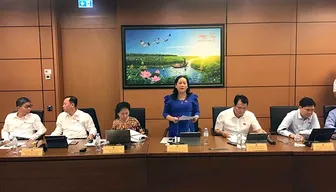 Bà Lê Thị Thanh Lam, Phó trưởng đoàn chuyên trách Đoàn Đại biểu Quốc hội TP Cần Thơ, góp ý định hướng chính sách sửa đổi Luật Đất đai năm 2024