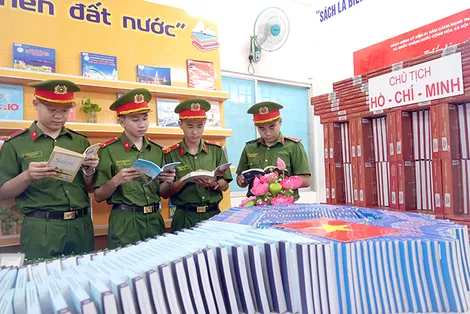 Những trang sách gợi nhớ mùa Thu lịch sử
